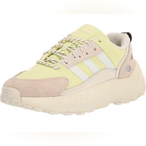 NWT ⚡️6 hrs Sale ⚡️🌸 Adidas Original Unisex Sneakers ✨🤩 Size Child 6 /Woman 7